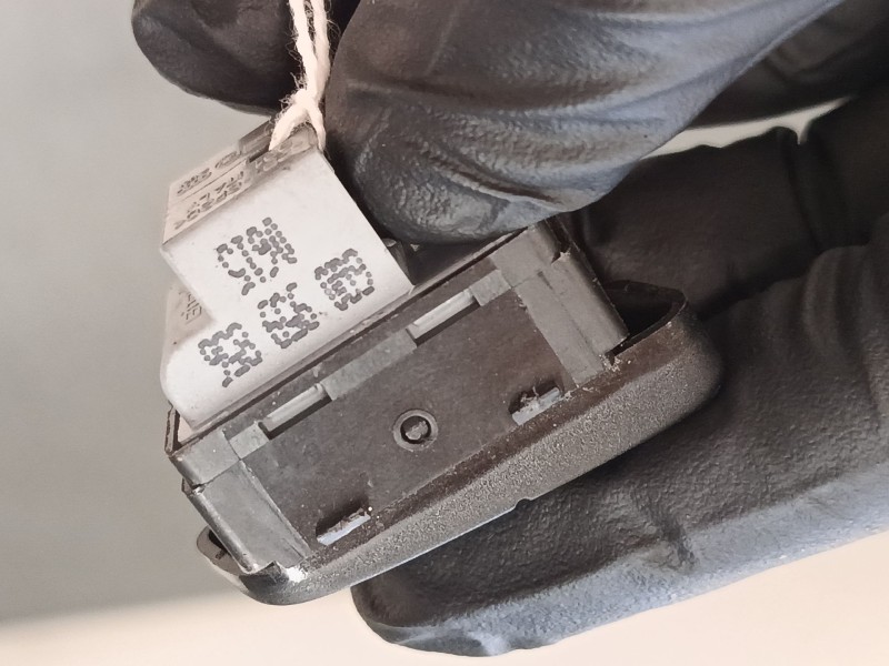 Recambio de mando elevalunas trasero derecho para volkswagen polo iv (9n_, 9a_) 1.4 16v referencia OEM IAM 6Q0959856  
