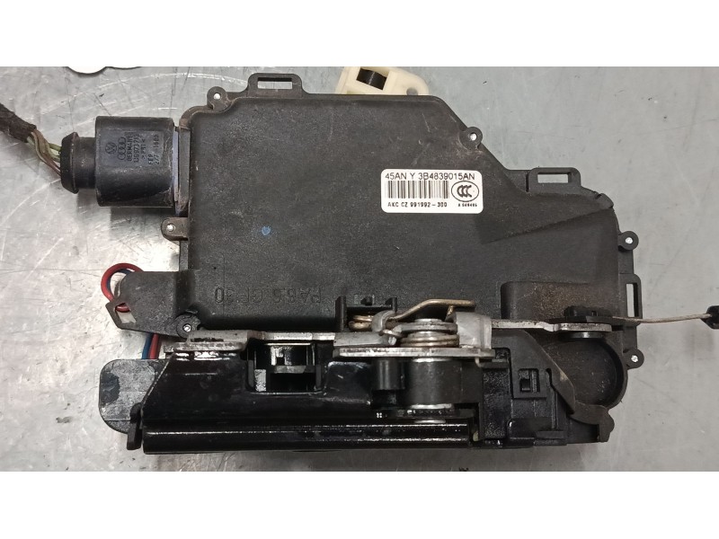 Recambio de cerradura puerta trasera izquierda para volkswagen polo iv (9n_, 9a_) 1.4 16v referencia OEM IAM   