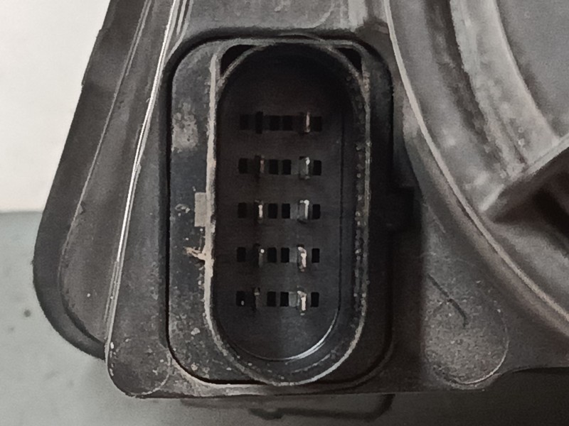 Recambio de faro derecho para volkswagen polo iv (9n_, 9a_) 1.4 16v referencia OEM IAM   