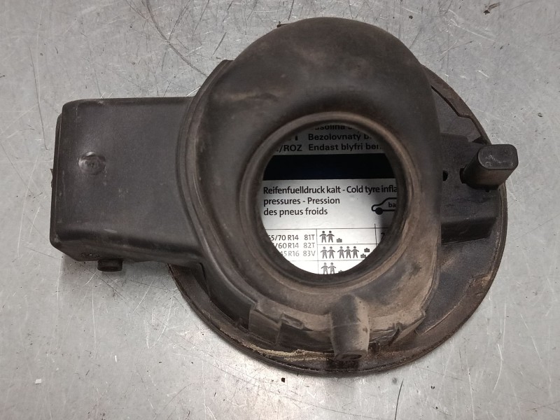 Recambio de tapa exterior combustible para volkswagen polo iv (9n_, 9a_) 1.4 16v referencia OEM IAM   