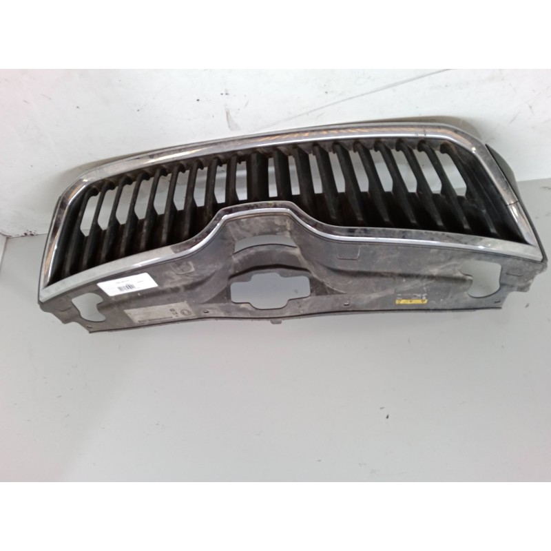 Recambio de rejillas capo para skoda rapid (nh3, nk3, nk6) 1.6 tdi referencia OEM IAM   