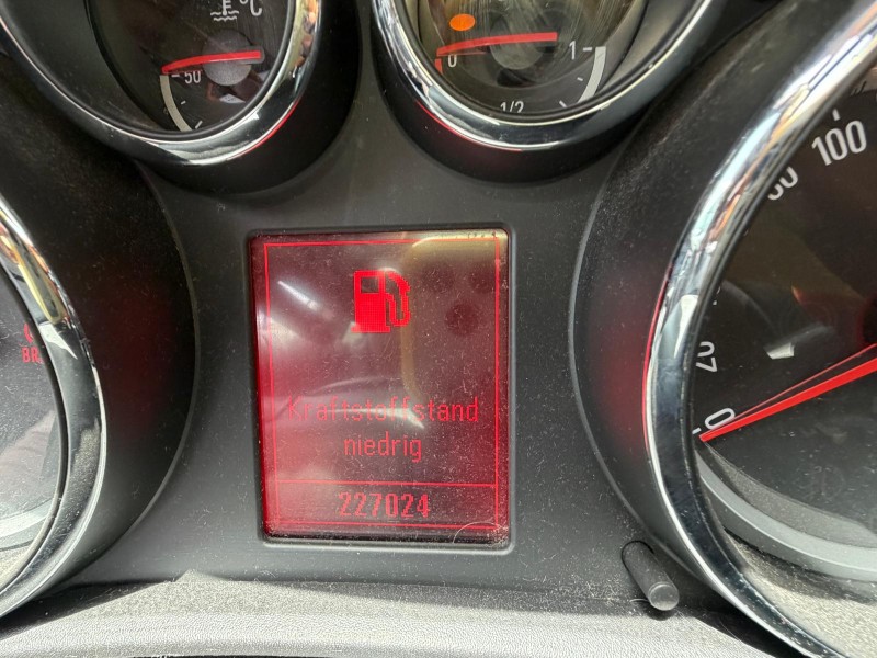 opel astra j sports tourer (p10) del año 2011