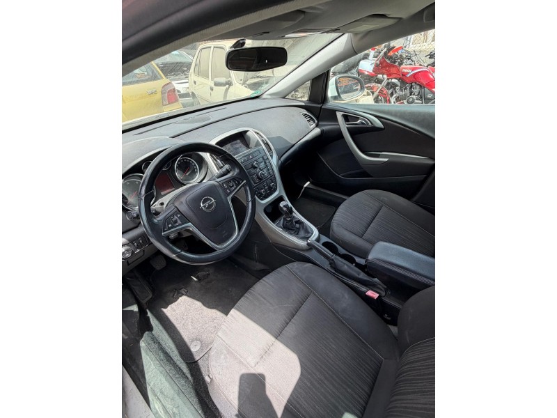 opel astra j sports tourer (p10) del año 2011