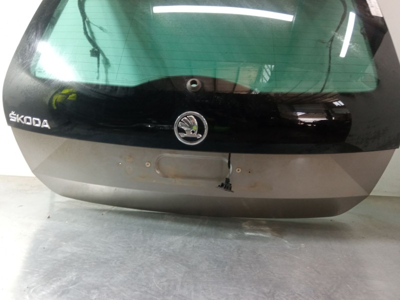 Recambio de porton trasero para skoda rapid spaceback (nh1) 1.0 tsi referencia OEM IAM 3V5035577  