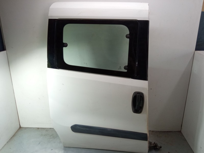 Recambio de puerta lateral corredera derecha para fiat doblo caja/chasis (263_) 1.3 d multijet referencia OEM IAM sin cerradura 
