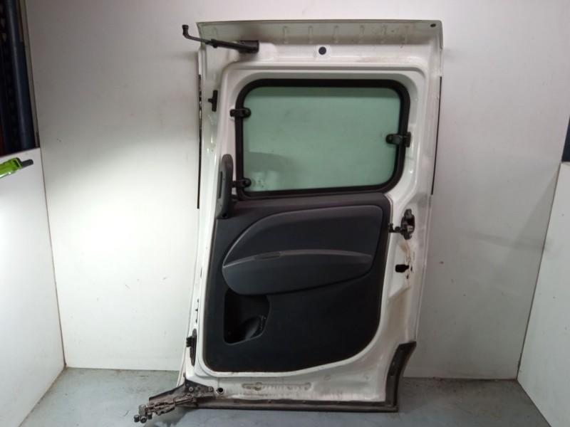 Recambio de puerta lateral corredera derecha para fiat doblo caja/chasis (263_) 1.3 d multijet referencia OEM IAM sin cerradura 