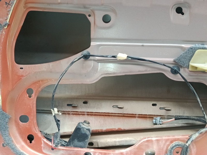 Recambio de puerta delantera izquierda para renault twingo ii (cn0_) 1.2 16v (cn04, cn0a, cn0b) referencia OEM IAM 801010419R  