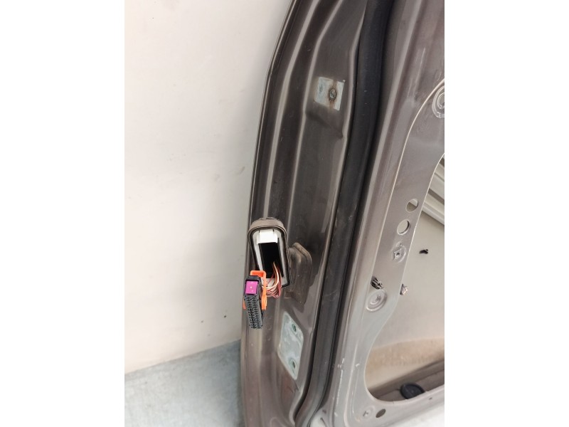 Recambio de puerta delantera derecha para volkswagen touran (1t1, 1t2) 1.9 tdi referencia OEM IAM 1T0831056AA  