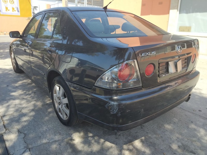 lexus is i (_e1_) del año 2004