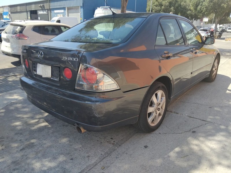 lexus is i (_e1_) del año 2004