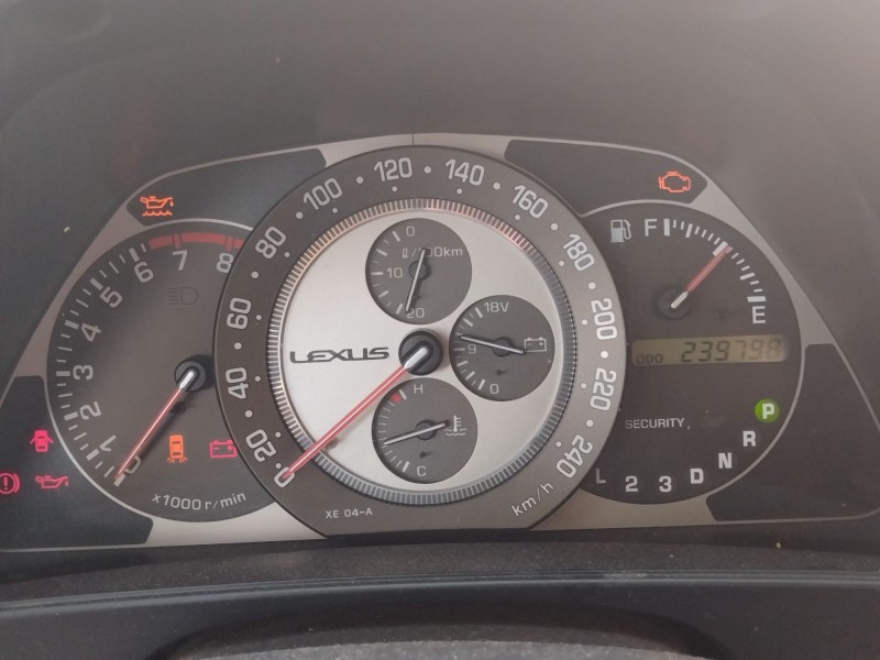 lexus is i (_e1_) del año 2004