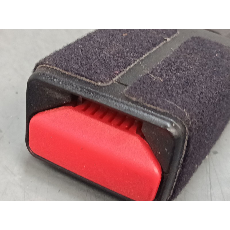 Recambio de anclaje cinturon delantero izquierdo para citroën c3 iii (sx) 1.2 thp 110 referencia OEM IAM   