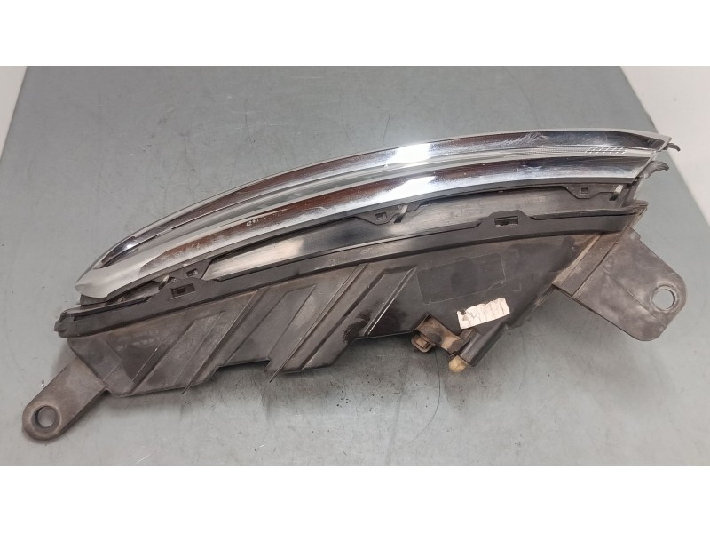 Recambio de faro luz diurna izquierdo para citroën c3 iii (sx) 1.2 thp 110 referencia OEM IAM 9823313080  