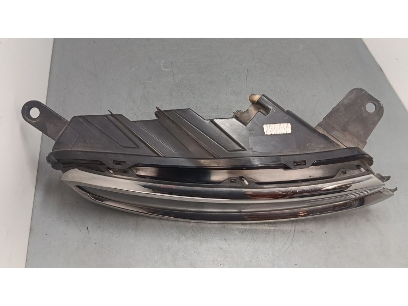 Recambio de faro luz diurna derecho para citroën c3 iii (sx) 1.2 thp 110 referencia OEM IAM 9823312980  