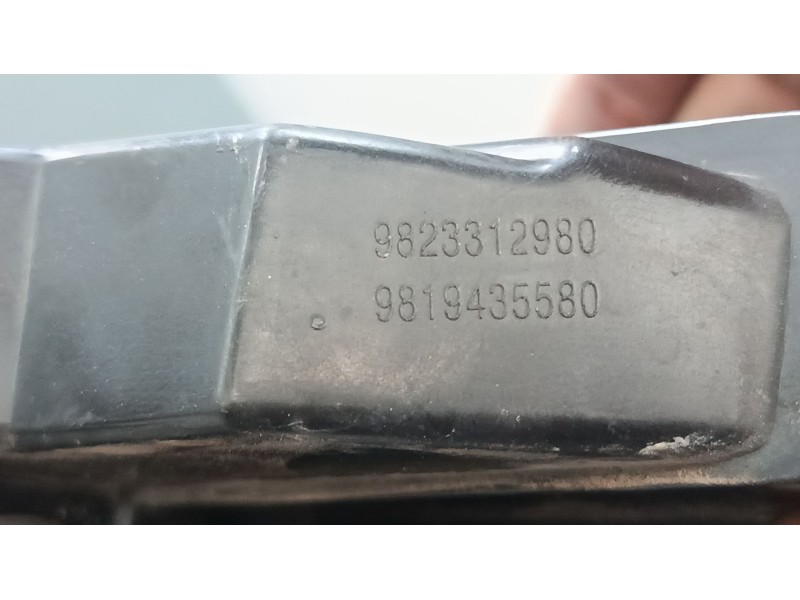 Recambio de faro luz diurna derecho para citroën c3 iii (sx) 1.2 thp 110 referencia OEM IAM 9823312980  