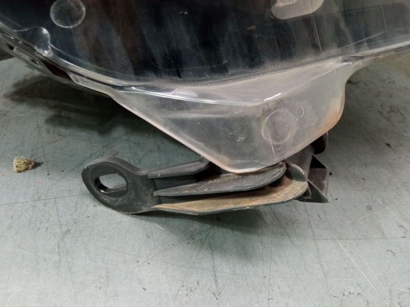 Recambio de faro derecho para peugeot 208 i (ca_, cc_) 1.6 hdi / bluehdi 75 referencia OEM IAM 9810805880  