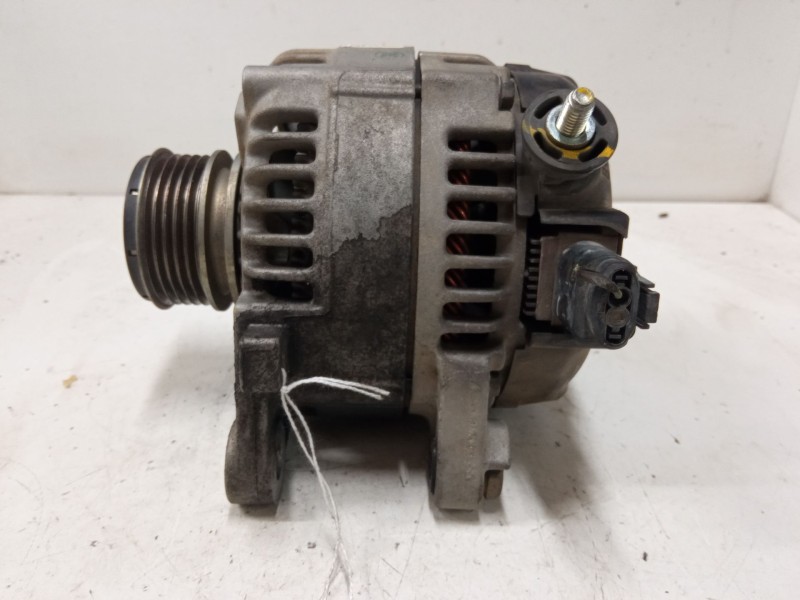 Recambio de alternador para hyundai tucson (tl, tle) 1.7 crdi referencia OEM IAM 373002A700  