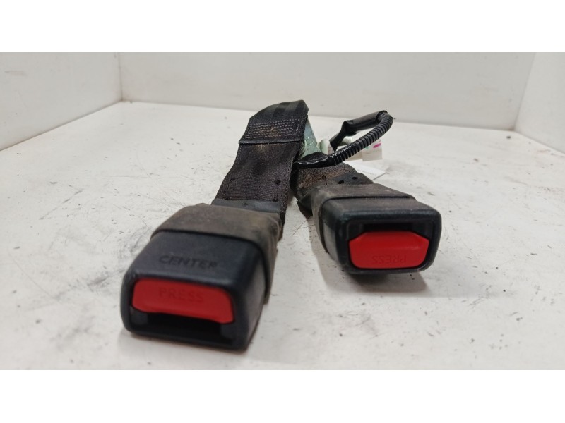 Recambio de anclaje cinturon trasero izquierdo para toyota yaris (_p13_) 1.5 (nsp131_) referencia OEM IAM   