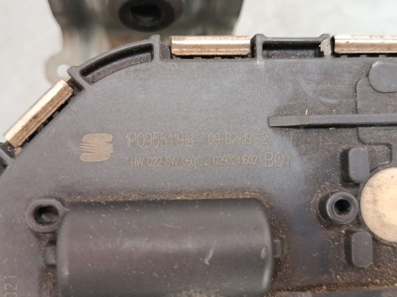 Recambio de motor limpiaparabrisas delantero izquierdo para seat leon (1p1) 1.9 tdi referencia OEM IAM   