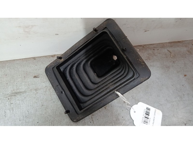 Recambio de funda palanca cambio para ford fiesta iii (gfj) 1.1 referencia OEM IAM   