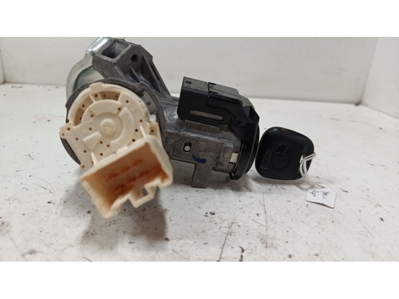 Recambio de clausor para toyota yaris (_p13_) 1.5 (nsp131_) referencia OEM IAM   