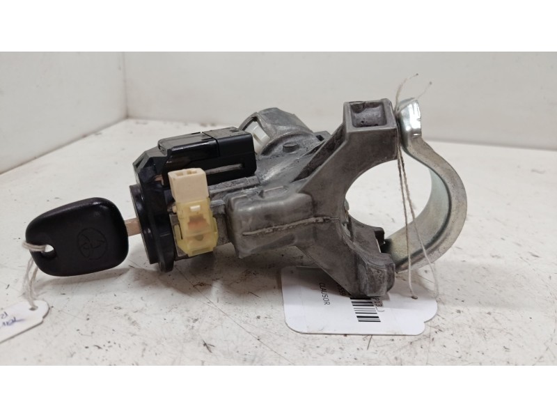 Recambio de clausor para toyota yaris (_p13_) 1.5 (nsp131_) referencia OEM IAM   