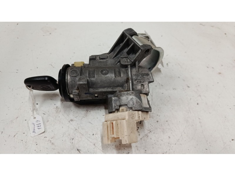 Recambio de clausor para toyota yaris (_p13_) 1.5 (nsp131_) referencia OEM IAM   