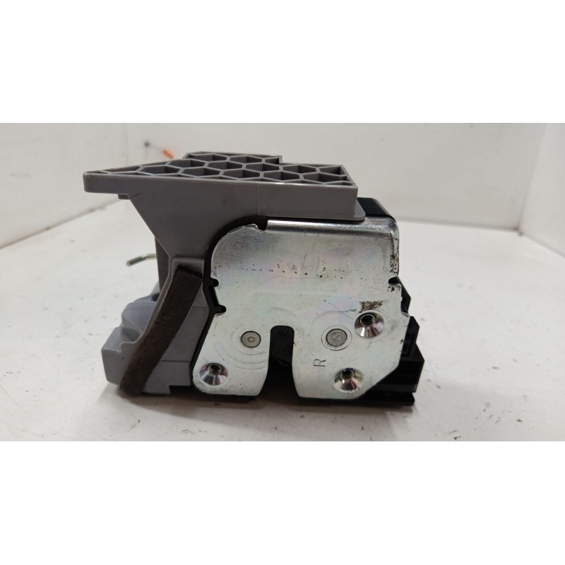 Recambio de cerradura puerta trasera derecha para hyundai i20 iii (bc3, bi3) 1.2 1.2 referencia OEM IAM   