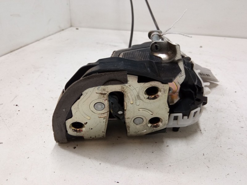 Recambio de cerradura puerta trasera derecha para toyota yaris (_p13_) 1.5 (nsp131_) referencia OEM IAM   