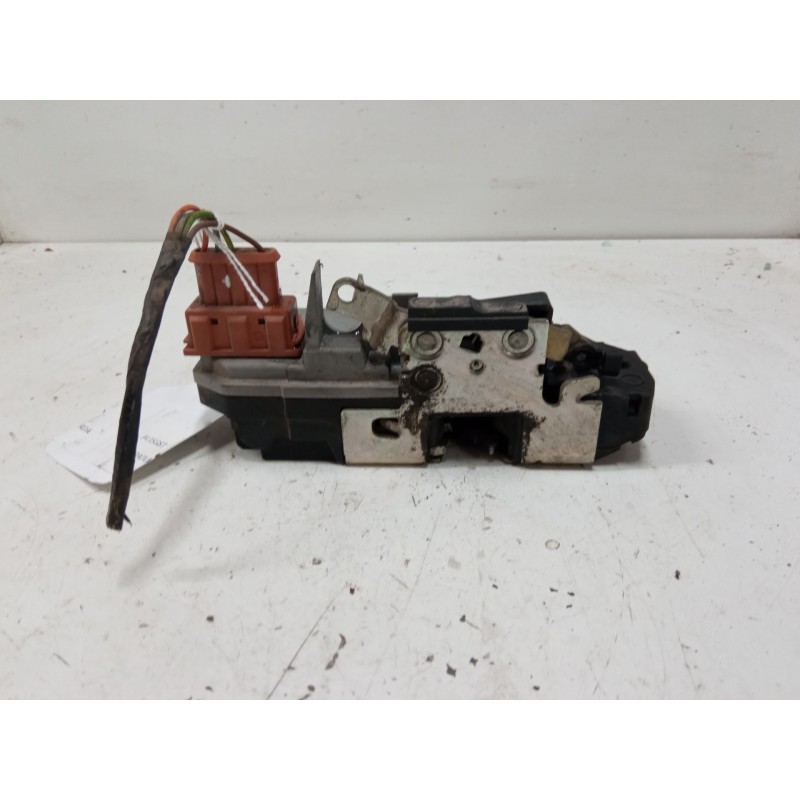 Recambio de cerradura puerta trasera izquierda para peugeot 206+ (2l_, 2m_) 1.4 hdi eco 70 referencia OEM IAM   