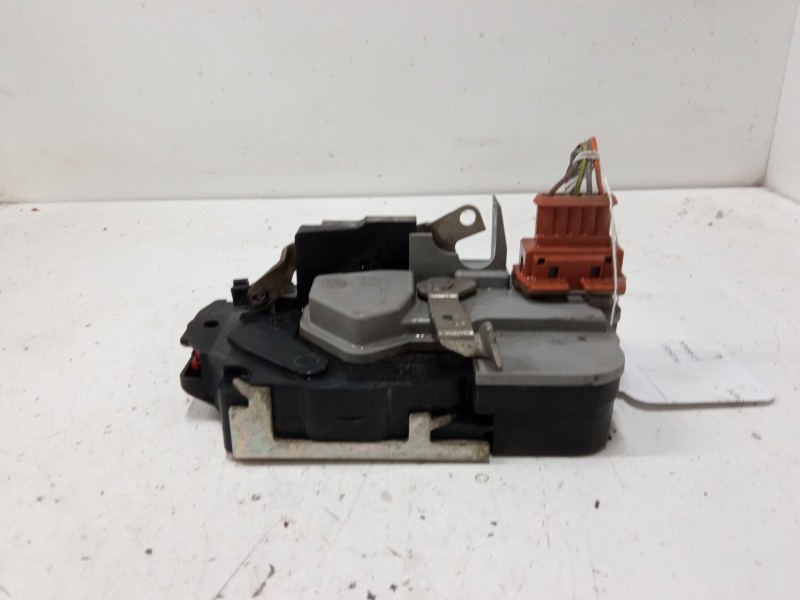 Recambio de cerradura puerta trasera izquierda para peugeot 206+ (2l_, 2m_) 1.4 hdi eco 70 referencia OEM IAM   