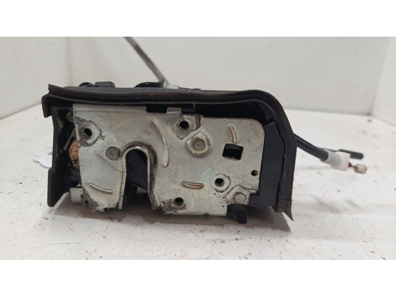 Recambio de cerradura puerta trasera izquierda para bmw x5 (e53) 3.0 d referencia OEM IAM 8402601  