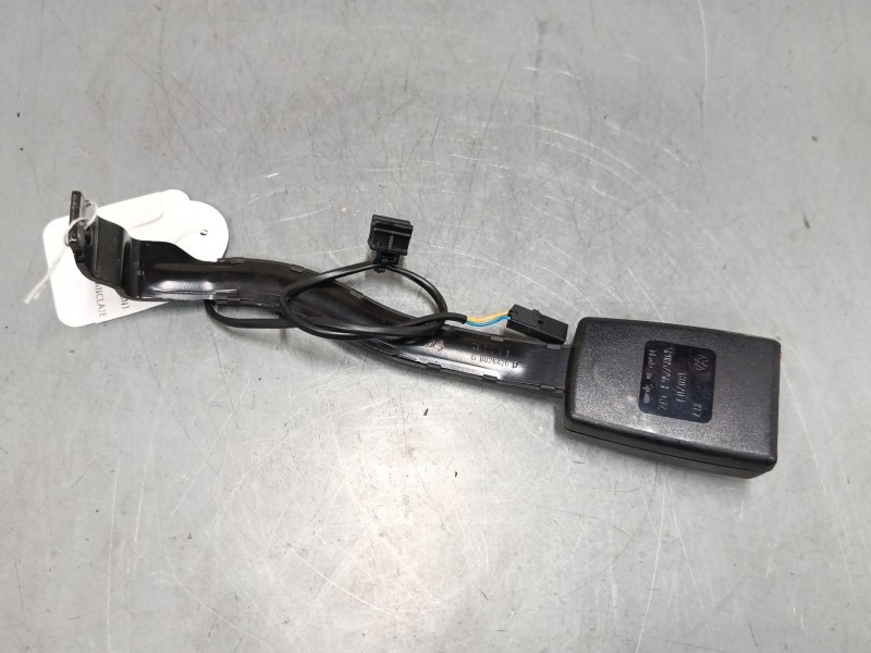 Recambio de anclaje cinturon delantero derecho para seat leon (1p1) 1.9 tdi referencia OEM IAM 5P0857756F  