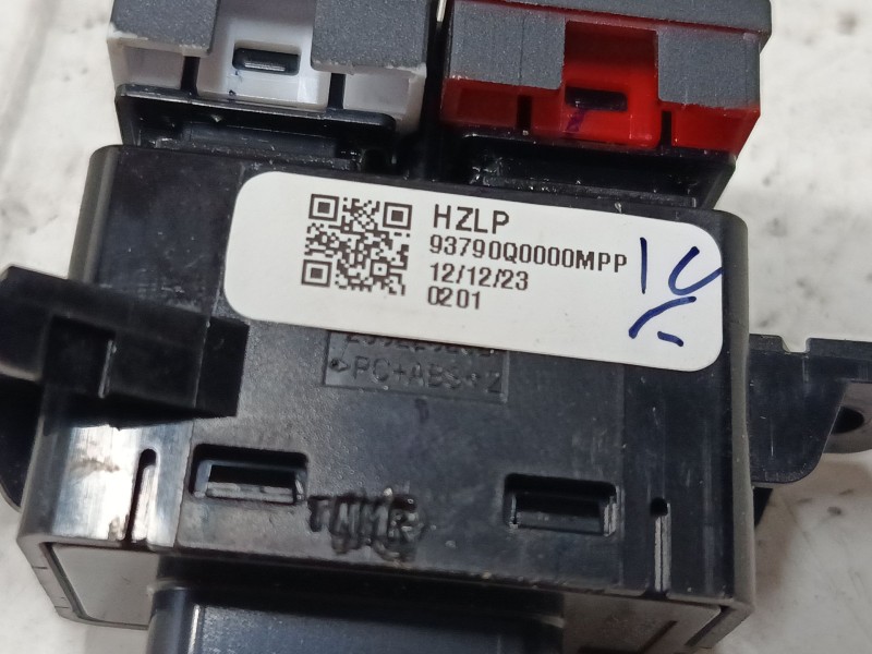 Recambio de warning para hyundai i20 iii (bc3, bi3) 1.2 1.2 referencia OEM IAM 93790Q0000  