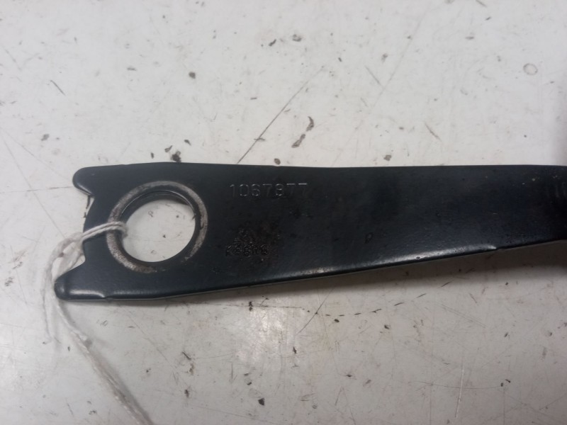 Recambio de anclaje cinturon delantero izquierdo para toyota yaris (_p13_) 1.5 (nsp131_) referencia OEM IAM   
