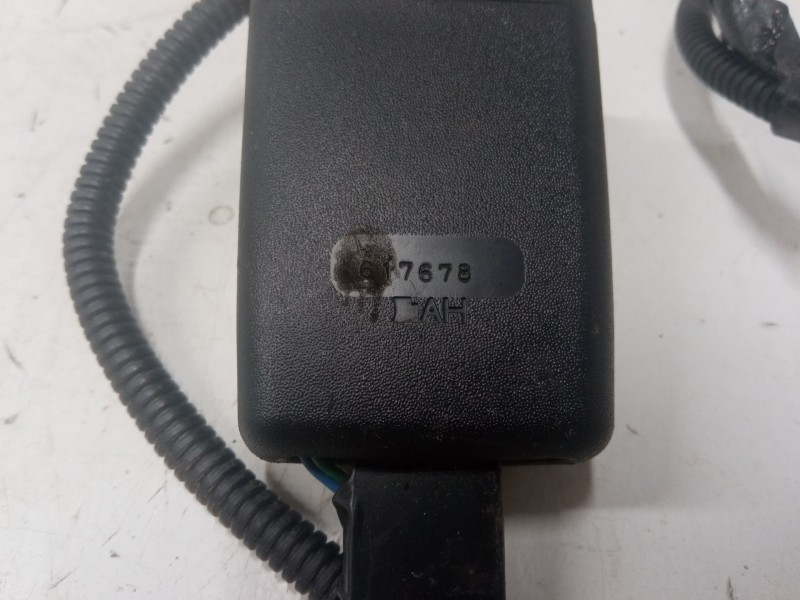 Recambio de anclaje cinturon delantero izquierdo para toyota yaris (_p13_) 1.5 (nsp131_) referencia OEM IAM   