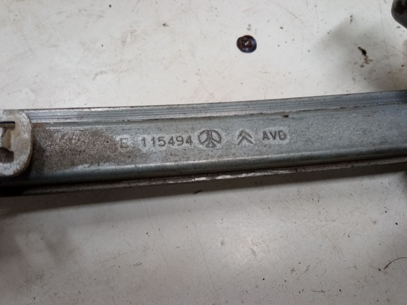 Recambio de elevalunas electrico delantero derecho para citroën xsara (n1) 2.0 hdi 109 referencia OEM IAM 115494  