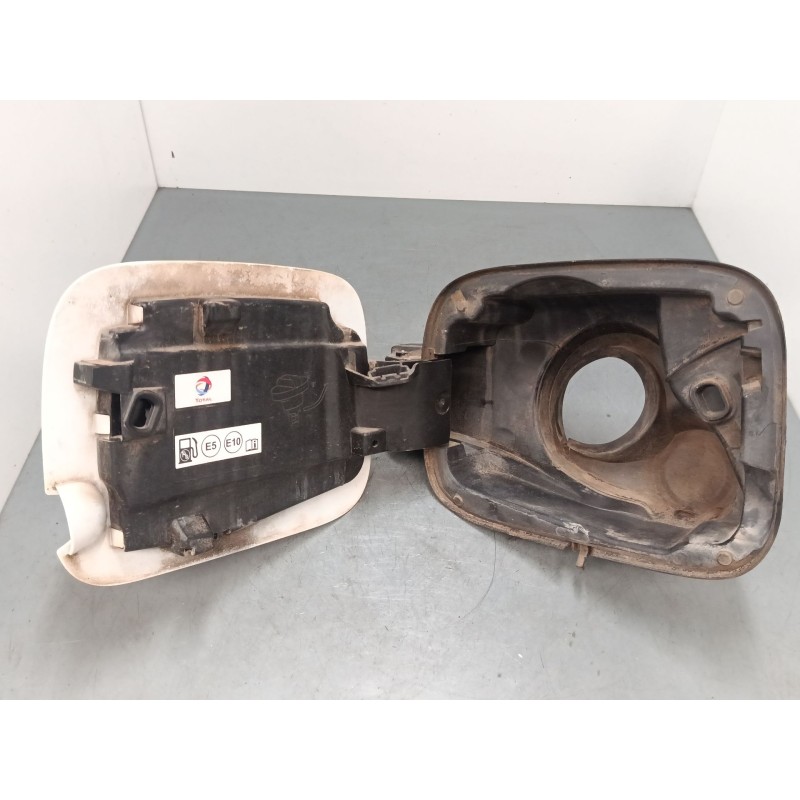 Recambio de tapa exterior combustible para citroën c3 iii (sx) 1.2 thp 110 referencia OEM IAM 9812083080  