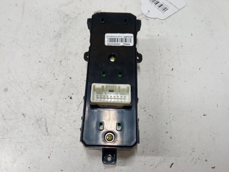 Recambio de mando elevalunas delantero izquierdo para hyundai tucson (tl, tle) 1.7 crdi referencia OEM IAM 93570  