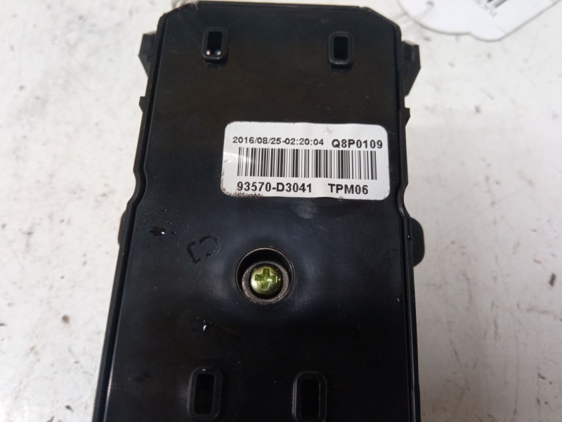 Recambio de mando elevalunas delantero izquierdo para hyundai tucson (tl, tle) 1.7 crdi referencia OEM IAM 93570  