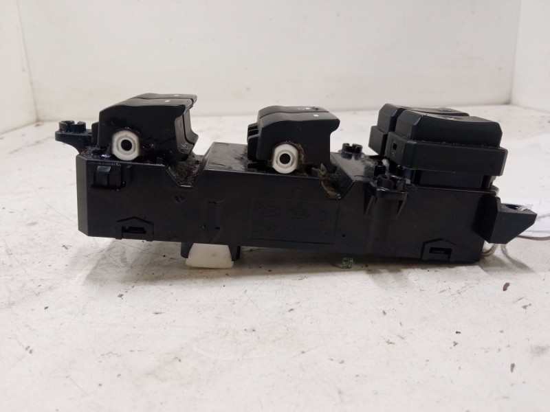 Recambio de mando elevalunas delantero izquierdo para hyundai tucson (tl, tle) 1.7 crdi referencia OEM IAM 93570  