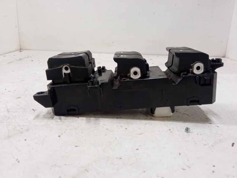 Recambio de mando elevalunas delantero izquierdo para hyundai tucson (tl, tle) 1.7 crdi referencia OEM IAM 93570  