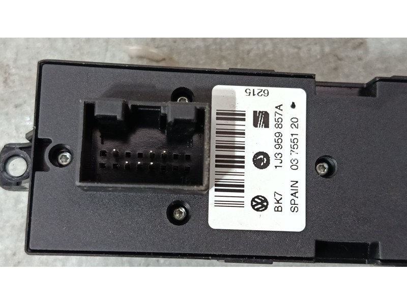 Recambio de mando elevalunas delantero izquierdo para skoda fabia i (6y2) 1.9 sdi referencia OEM IAM 03755120  