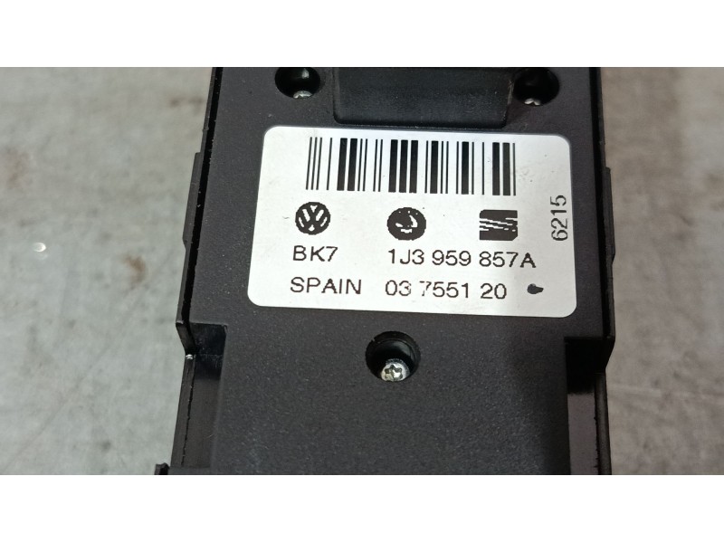 Recambio de mando elevalunas delantero izquierdo para skoda fabia i (6y2) 1.9 sdi referencia OEM IAM 03755120  