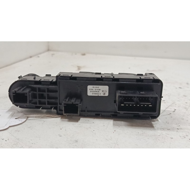 Recambio de mando elevalunas delantero izquierdo para opel crossland x / crossland (p17, p2qo) 1.2 (75) referencia OEM IAM 96788