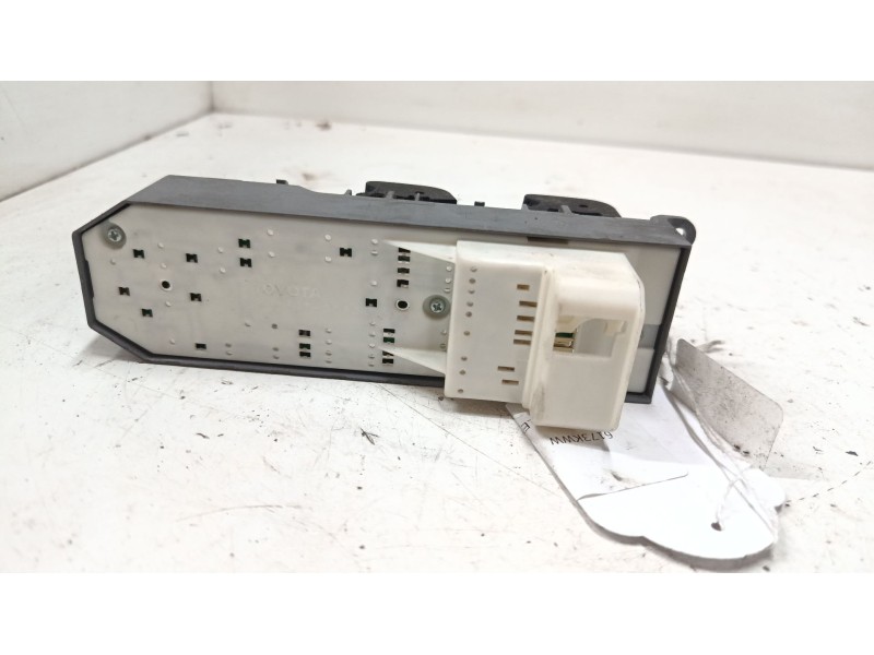 Recambio de mando elevalunas delantero izquierdo para toyota yaris (_p13_) 1.5 (nsp131_) referencia OEM IAM   