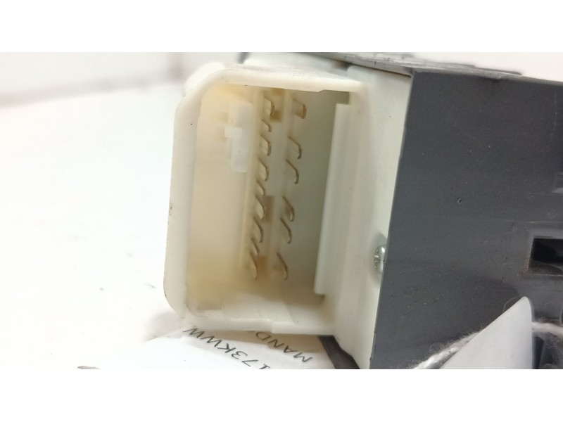 Recambio de mando elevalunas delantero izquierdo para toyota yaris (_p13_) 1.5 (nsp131_) referencia OEM IAM   
