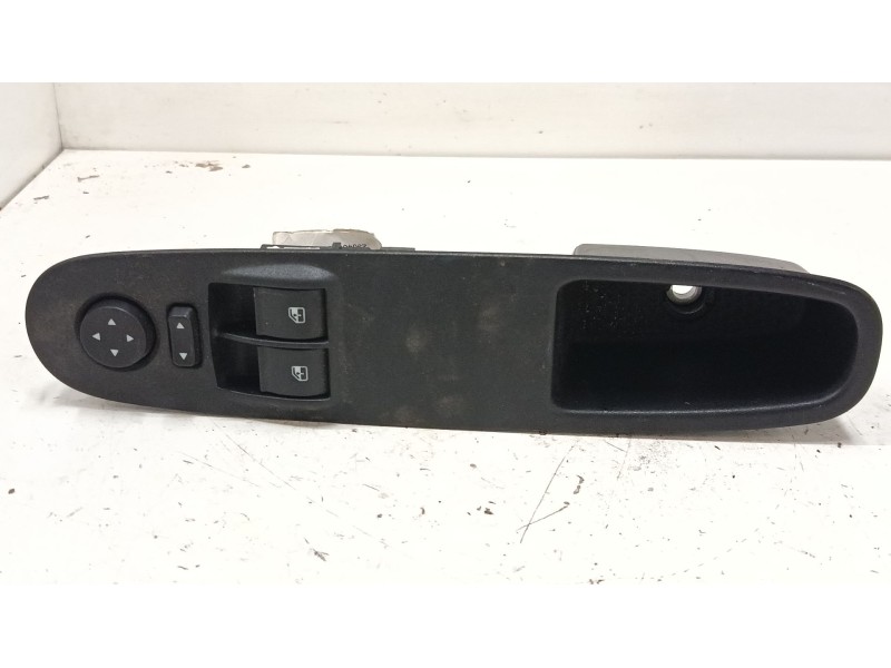 Recambio de mando elevalunas delantero izquierdo para fiat punto (199_) 1.4 natural power referencia OEM IAM   