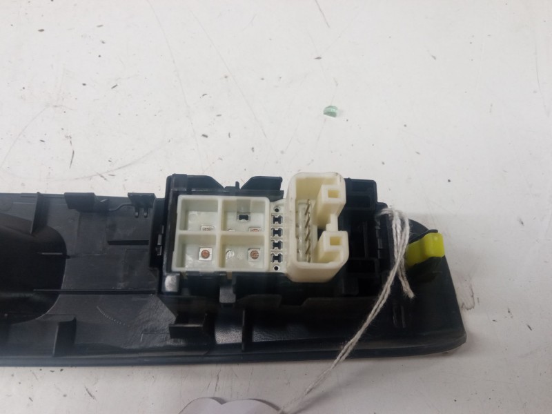Recambio de mando elevalunas trasero derecho para toyota yaris (_p13_) 1.5 (nsp131_) referencia OEM IAM   