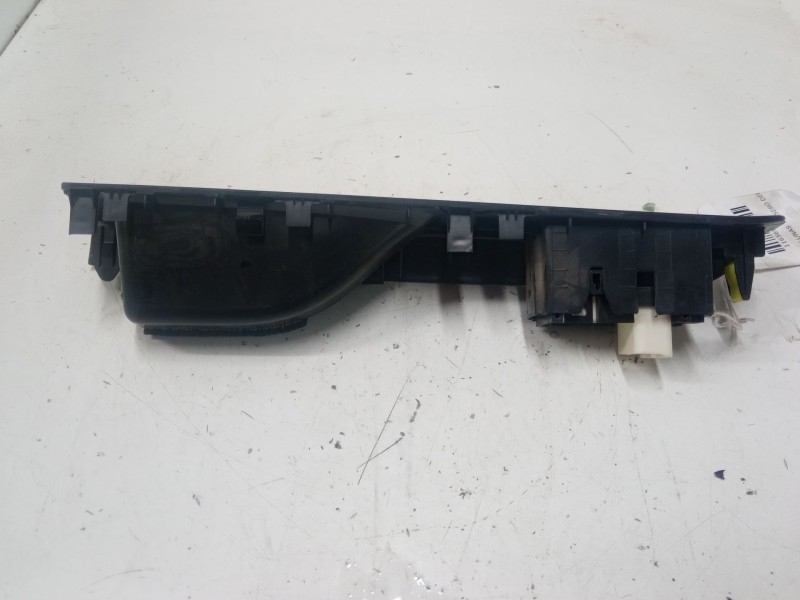 Recambio de mando elevalunas trasero derecho para toyota yaris (_p13_) 1.5 (nsp131_) referencia OEM IAM   